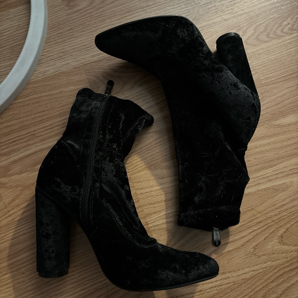 Cape Robbin velvet booties